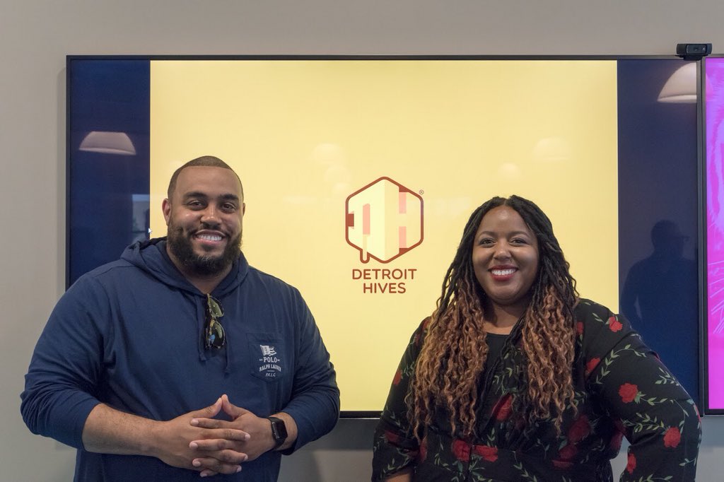 AIGADetroit's tweet photo. Special thank you @JonYablonski for sharing #LawsofUX, Keith & Nicole for sharing their story about @DetroitHives , our ASL interpreter, and @vectorform for sponsoring + donating their space for the event! See you at our next event!
#AIGADetroit #Vectorform #DetroitHives #connect https://t.co/t9N879qhXq