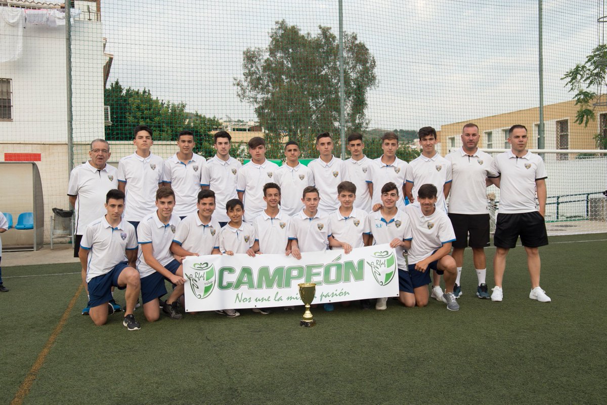cdpuertoMLG's tweet image. #CanteraPortuista | Entrega de los trofeos nuestros campeones de Liga Puerto Malagueño @cdpuertoMLG en categoría Prebenjamin y en categoría Cadete, por parte de Federación Malagueña de Fútbol RFAF Málaga en el Julián Torralba. Si te gusta, comparte bit.ly/2GxrSVi