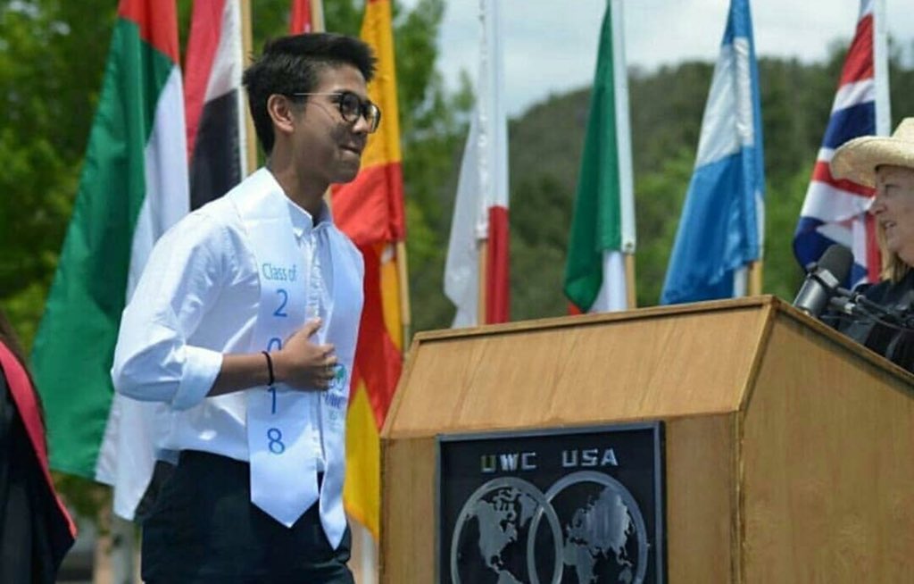 TBZJUYE0N's tweet photo. So proud of myself #UWCGraduation2018 #ClassOf2018 https://t.co/7QTydRvdeY