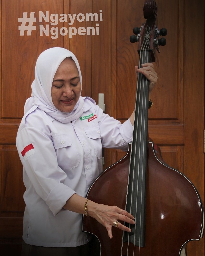 Beberapa hari yang lalu main ke studio musik conello, siapa yang tahu alat musik apa ini? 😁 

#Bojonegoro 
#NgayomiNgopeni 
#AnnaWawan 
#SalamTigaJari 
#Metal