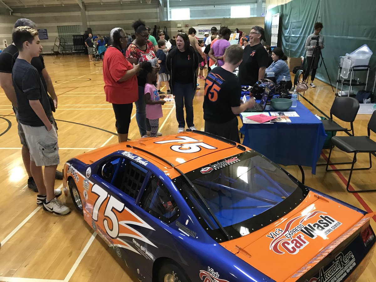 michaelmucha75's tweet photo. Bolingbrook STEM Family Night at the BRAC. @bpdparkie #makingstemfun #Bolingbrook #STEM #Racing https://t.co/znw3j84p0R