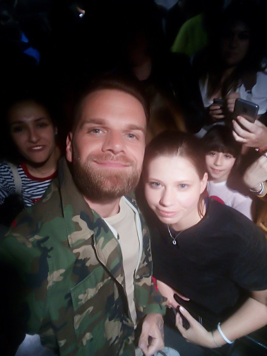 aman_dine94600's tweet photo. Merci à toi @KeenvOfficiel  pour ce concert exceptionnel comme tu l'es . Sa été  mon deuxième après celui de Montpellier et j ai eu enfin ma photo . Merci encore à toi à @TimoysOff ,@toynawaach et à @DjFlorum https://t.co/yCY4hLz6gs