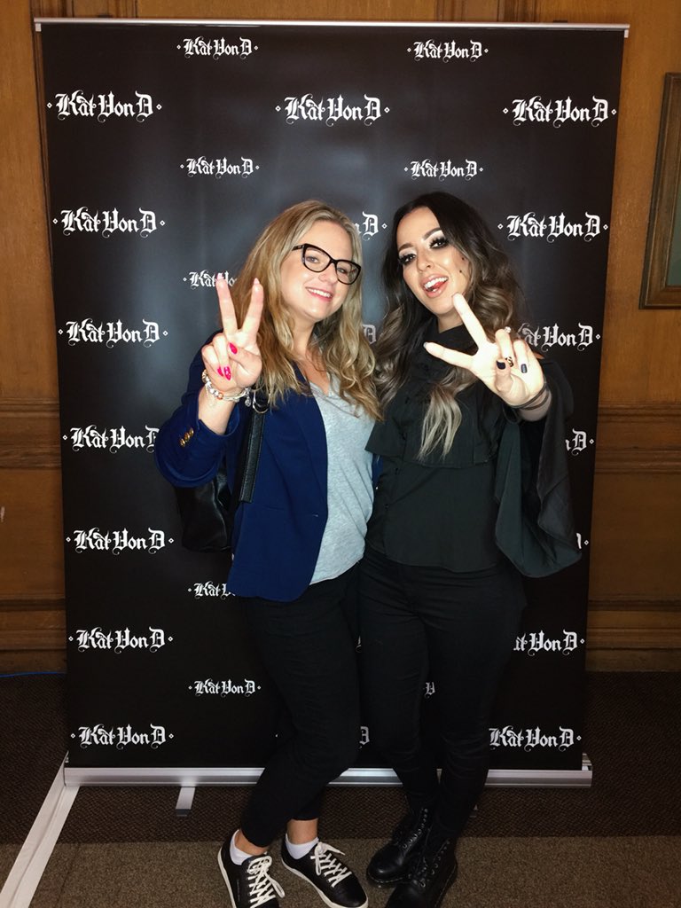 ZydreZi's tweet image. So much talent under one roof! Always get so inspired at makeup heaven @IMATS 💥 @xxfidelxx @RoqueCozzette @lanslondon #makeupartist #imats