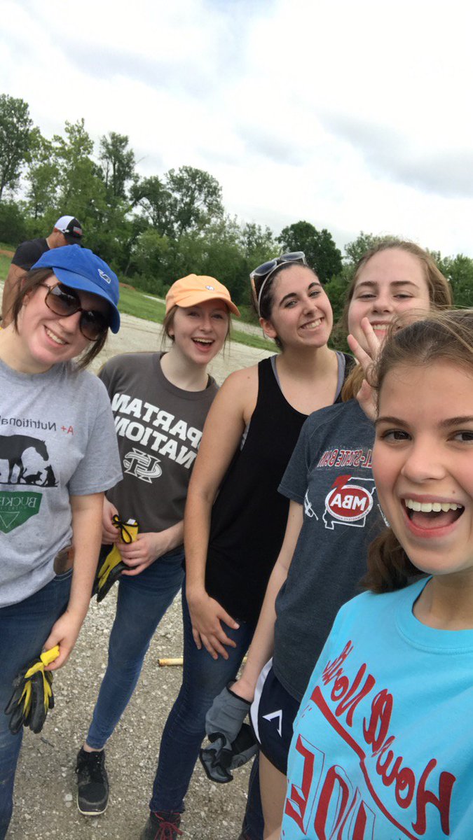 FHC_NHS's tweet photo. NHS members kicking off the summer with some service by cleaning up trails in Legacy Park with @CottlevilleFire !! ☀️ A special thank you goes out to the Cottleville Fire Protection District and everyone who helped this morning!! https://t.co/k8CQw6fV9q