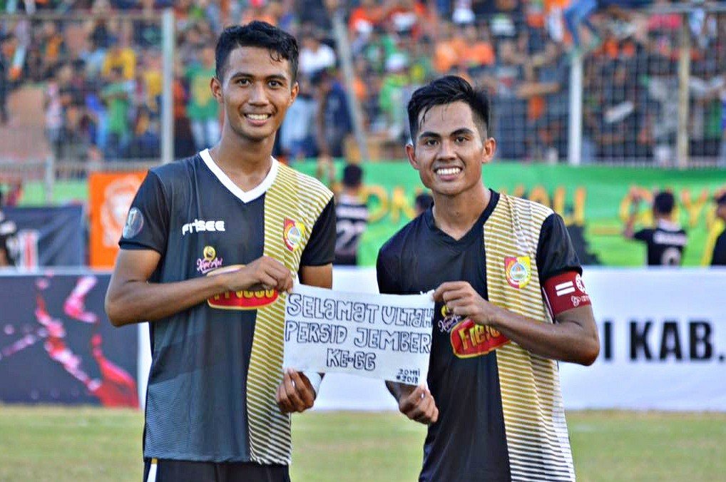Ainur7Rofiq's tweet photo. Selamat ulang tahun Persid Jember yang ke-66th, semoga selalu dalam naungan kelancaran, keselamatan, kemudahan, kesuksesan dan kejayaan. Semoga kedepannya sepak bola Jember lebih baik dan meraung di seluruh masyarakat Indonesia. Aamiin ya Allah🙏😇
#persidjember
#persidjember2018 https://t.co/AEBW1syFnO