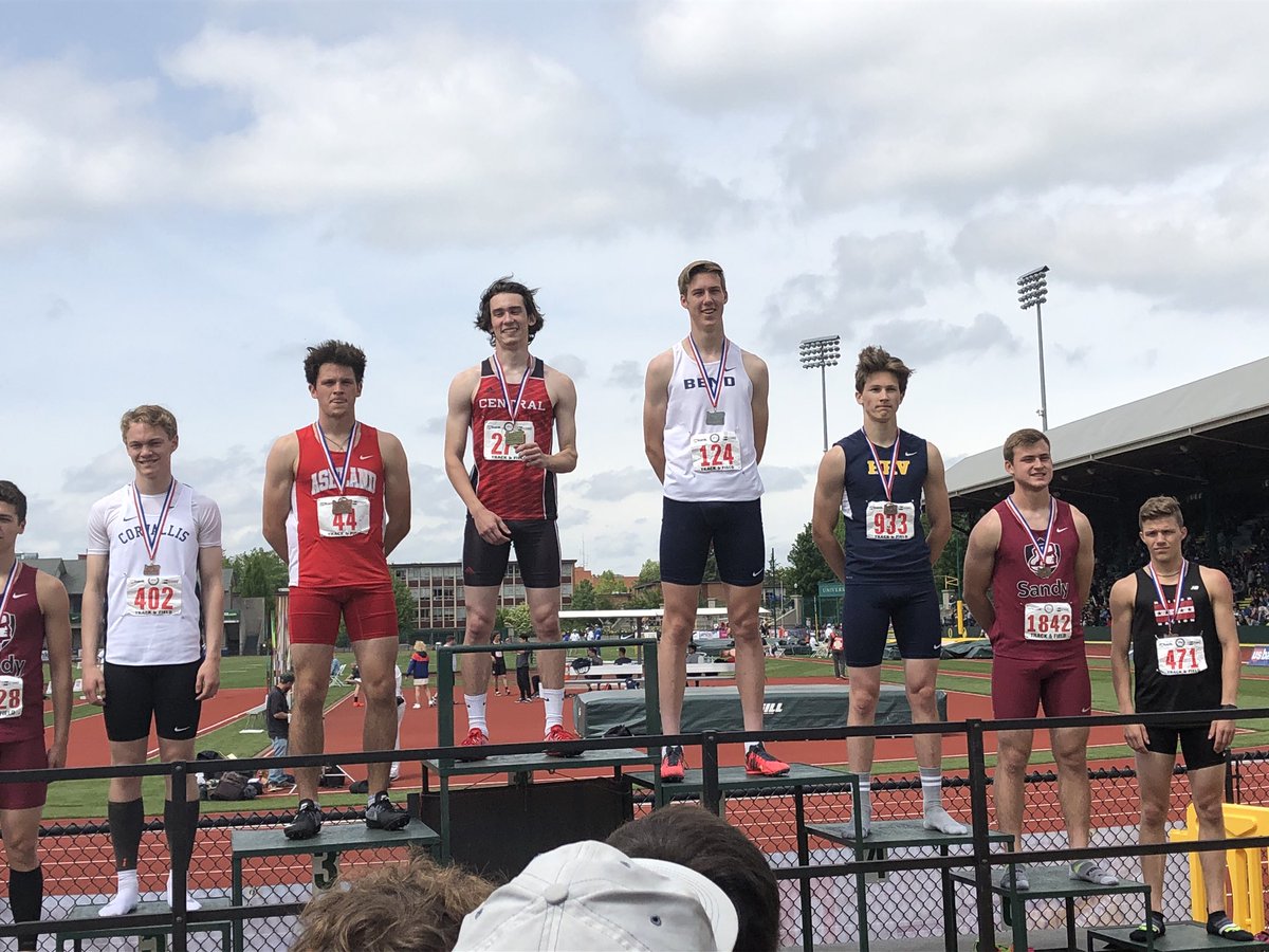 HRVtrack's tweet photo. Mathew Tichenor 4th place in 400 https://t.co/rqkK15Fb6k