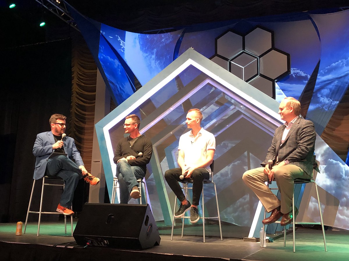 Rebecca Lau tweet media