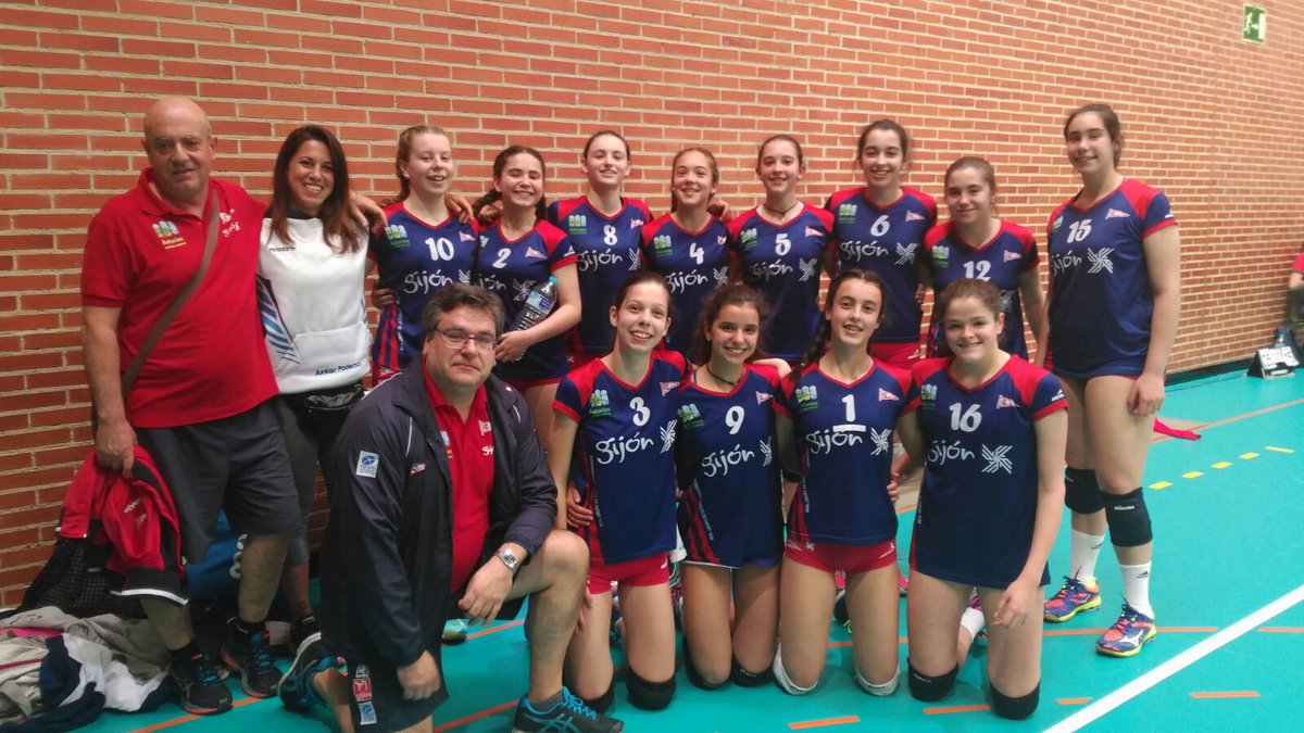 VoleibolRGCC's tweet photo. Decimocuarto puesto #InfARGCC en el campeonato de España infantil femenino que se está celebrando en Torrejón, esta tarde perdimos 3-0 ante VP Madrid en el último partido. BUEN CAMPEONATO ENANAS #RGCC #VamosBanda https://t.co/zXHhqCEPXF