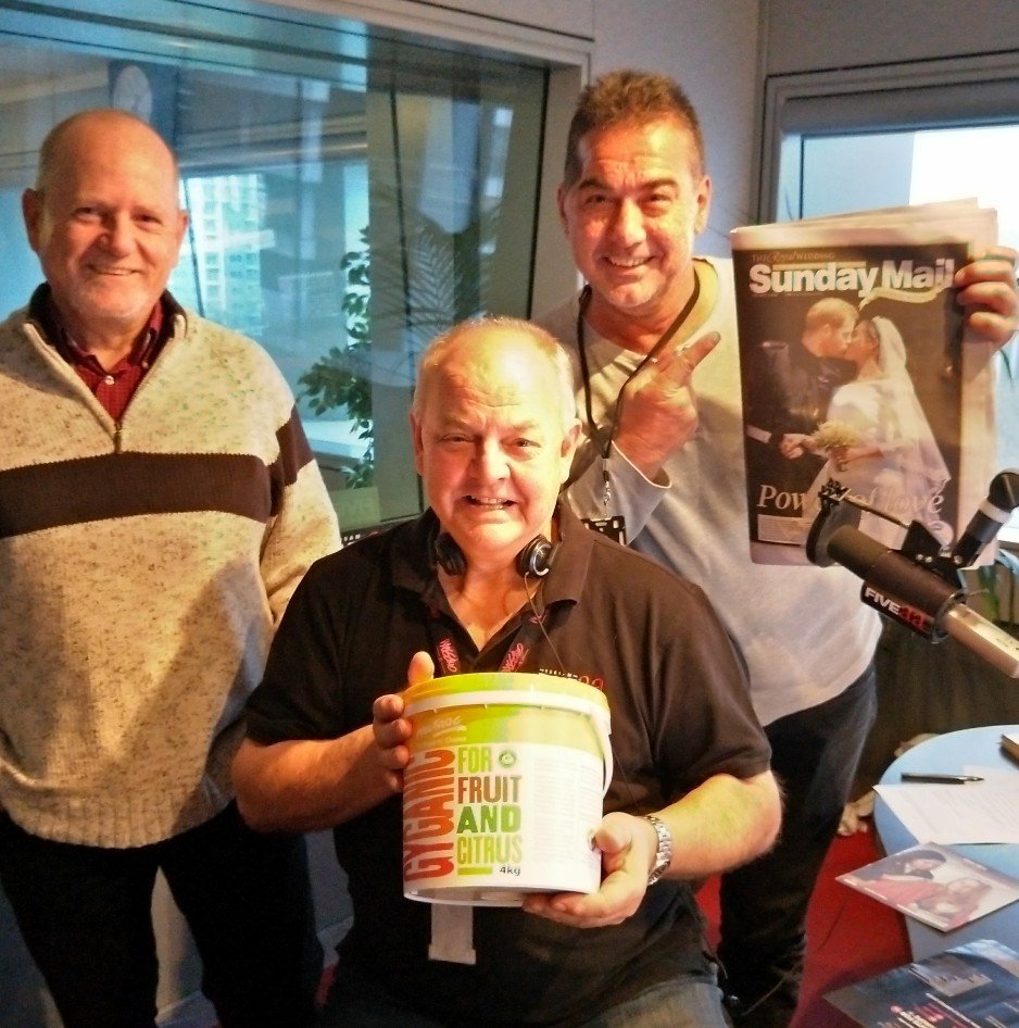 1395FIVEAA's tweet photo. NOW: Dr. Uwe Stroeher tells Michael Keelan & Dave Howard all about how plants recruit & select microbes. #Neutrog https://t.co/RquJAySSdF