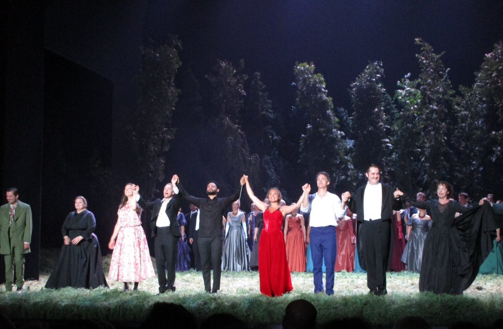 TdMargentina's tweet photo. Muchos aplausos esta noche para todo el elenco de "Eugene Onegin", encabezado por Günter Papendell y Nadja Mchantaf, con excelente dirección de @jordanjdesouza y puesta de Barrie Kosky, en la @Komische_Oper #KOBOnegin #TdMenBerlin https://t.co/kf1ss06q9u