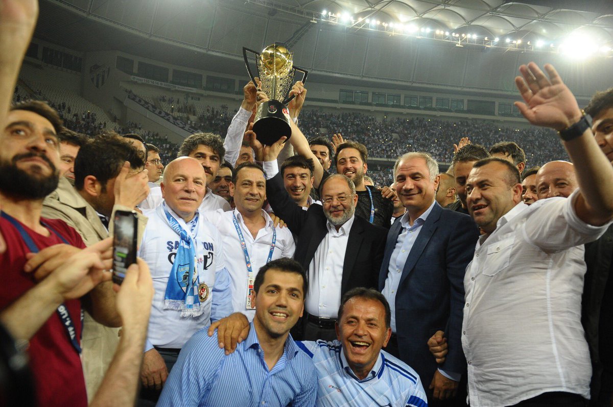 3 yılda 3 kupa elde ederek kadim şehrimizi gururlandıran, bize mutlulukların en güzelini yaşatan şampiyon @erzurumspor'umuzun tüm futbolcularını, teknik heyetimizi, kulüp başkanımızı, yönetimimizi ve bizleri gece gündüz demeden destekleyen taraftarlarımızı yürekten kutluyorum.