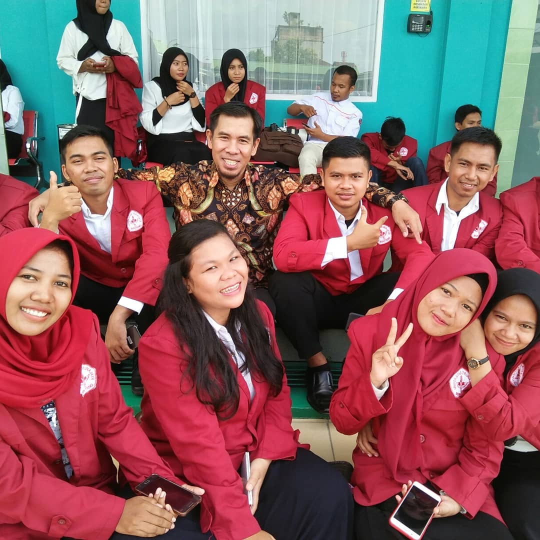 dirman_unijaya's tweet image. Siap-siap untuk melaksanakan upacara bendera dihalaman kampus @Universitas Trunajaya Bontang. 
#Hardiknas2018