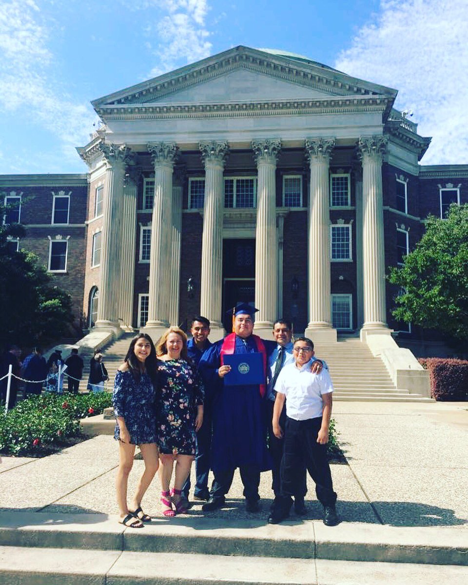 eah0896's tweet photo. This just the beginning!! Dreams do come true 🙌🏽👨🏼‍🎓🙏🏽 #SMU18 #PonyUp #GraduationDay https://t.co/hFTTU4efvT