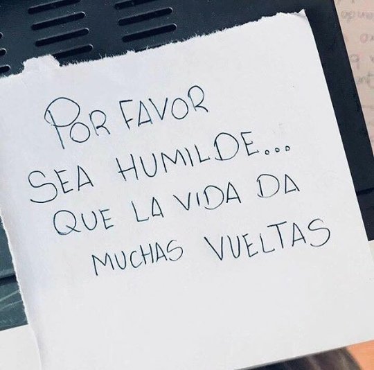oteushu's tweet photo. Para aquellos que se creen la última estrella del universo;
para aquellos que son demasiado fuera de este mundo para responder un hola o escribir una palabra;
para aquellos que son pura cáscara y nada de contenido;
para aquellos que parecen loros repitiendo un manual de no se qué https://t.co/x6qVXl05vU