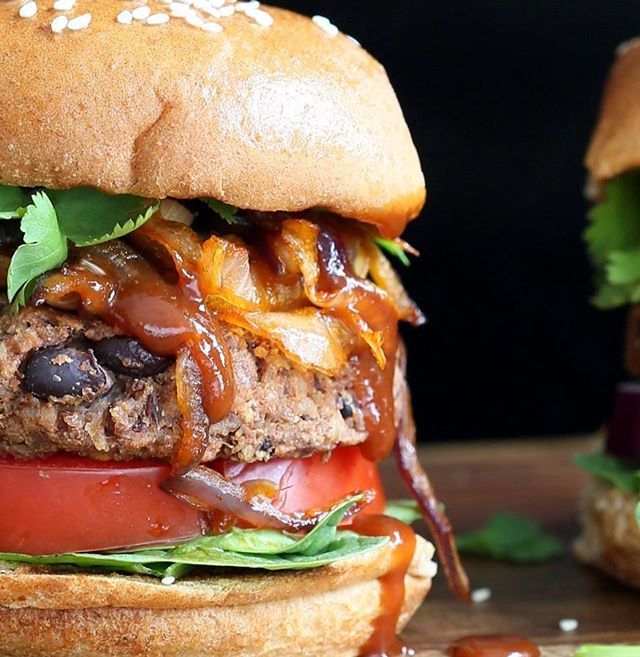 MuhRestaurantes's tweet photo. 🍆🥦¡¡VEGANOS!! 🥦🍆 También tenemos para vosotros! ¿Aún no habeis probado nuestra burger vegetal a la parrilla? 🍔🍔🔥🔥
Promo de hoy —> Veggie Burger + Patatas 9,90€! <— https://t.co/hL9oHzuVQr https://t.co/OokHwHsKSw