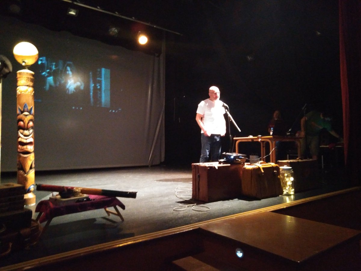 El siguiente nómada y último de la jornada, Roberto Valle, el barman viajero.