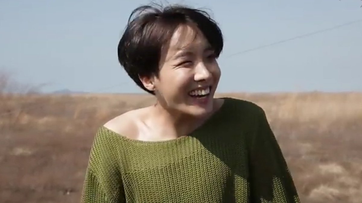 softbangtanboys's tweet photo. Why are y'all sleeping on these pictures of Hoseok?? 
@BTS_twt #SickOfThisFakeLove #PremiosMTVMiaw #MTVBRKPOPBTS https://t.co/dKwJyvWWJV