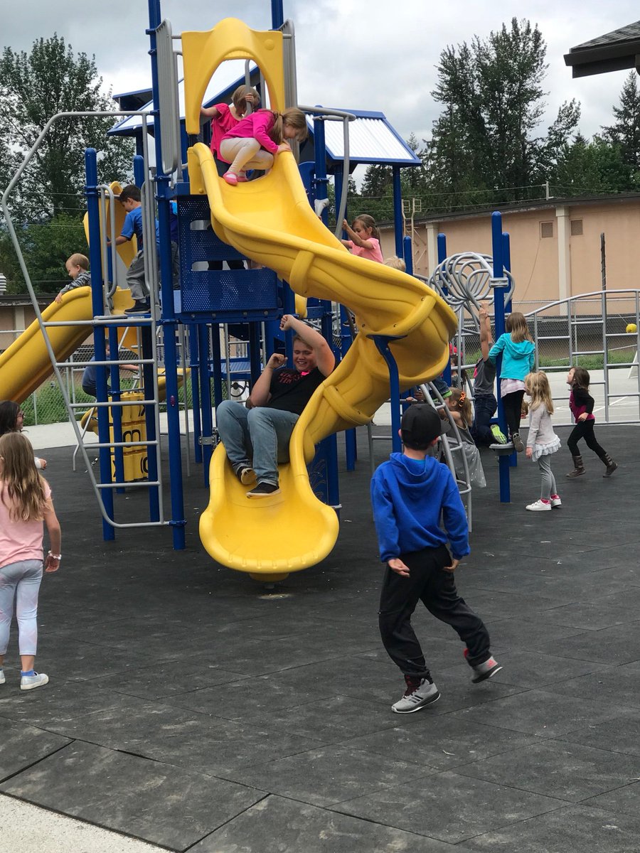 Working for a transcendent cause...Ryan Clarin &amp; Brennen Heggenes spend time with kindergarteners at Tahoma Elementary School yesterday. Create opportunities to serve! Proud of you Ryan &amp; Heggy.
