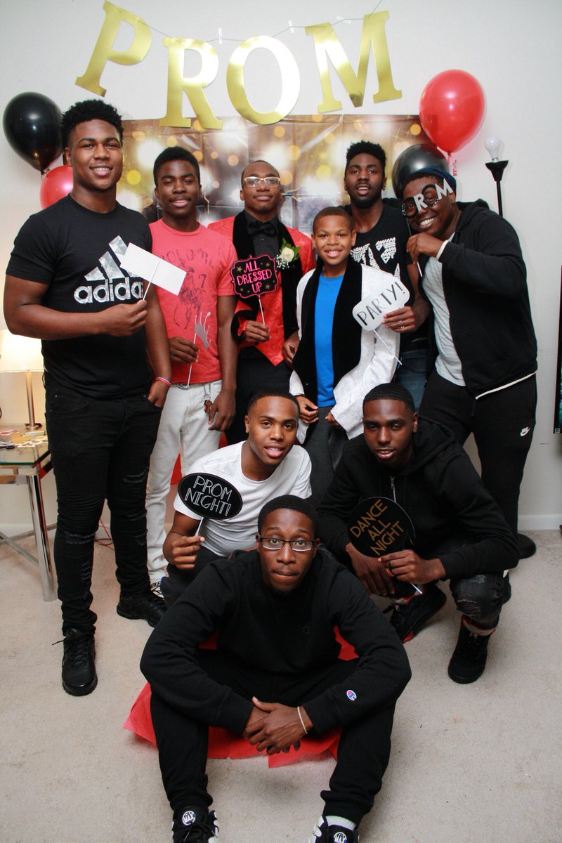 leebuttt's tweet image. #prom2k18 
Sn: #thatsmyfamily ♥️
Congrats to my baby cousin. So proud of you! HAPPY PROM SEASON 📸

Book with me💁🏼‍♀️ #2down