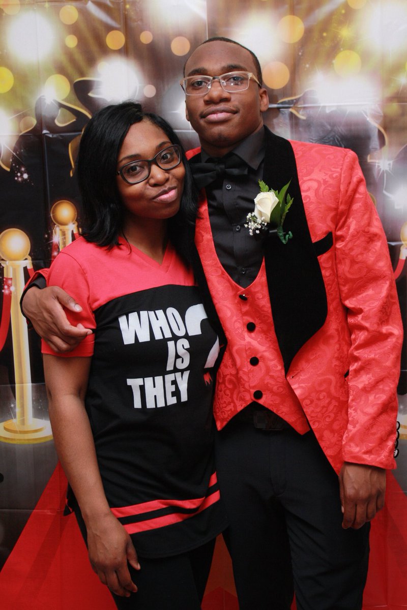 leebuttt's tweet image. #prom2k18 
Sn: #thatsmyfamily ♥️
Congrats to my baby cousin. So proud of you! HAPPY PROM SEASON 📸

Book with me💁🏼‍♀️ #2down