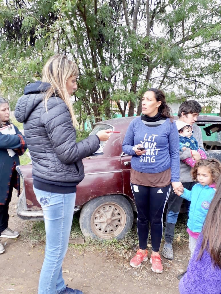 LorenaHarguin's tweet photo. Un sabado mas que ni el mal tiempo nos para..
Hoy estuvimos escuchando a los vecinos del palenque. Entre otras necesidades basicas nos encontramos con un barrio “Sin Zanjas” , Siii!!  parece increible pero lo es.
#SeguimosCambiandoJuntos
#Javierprida @mariuvidal @AlexCampbellOK https://t.co/LY3fk0oeuF