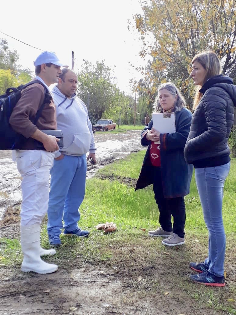 LorenaHarguin's tweet photo. Un sabado mas que ni el mal tiempo nos para..
Hoy estuvimos escuchando a los vecinos del palenque. Entre otras necesidades basicas nos encontramos con un barrio “Sin Zanjas” , Siii!!  parece increible pero lo es.
#SeguimosCambiandoJuntos
#Javierprida @mariuvidal @AlexCampbellOK https://t.co/LY3fk0oeuF