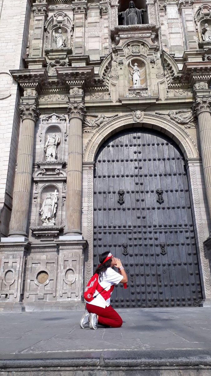 valeriabado's tweet photo. Previo a los partidos... #LosPeruanosLoVivimosAsi @FS_RadioPeru https://t.co/GGwZ9m9pHE