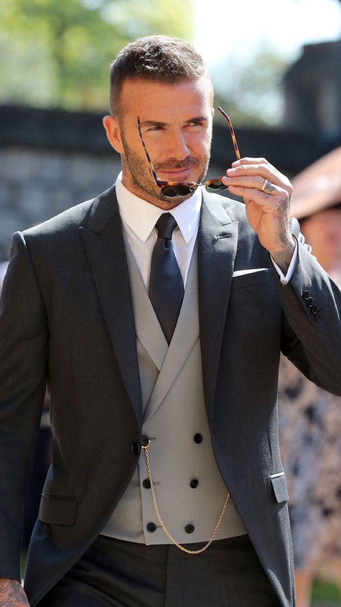 sakhuramay's tweet image. Beckham è come il vino piú invecchia piú è bono #RoyalWeddding