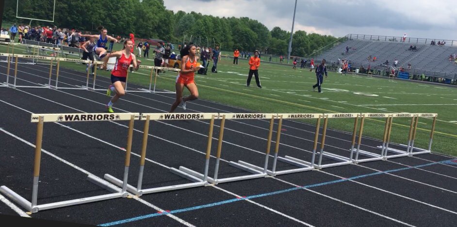 bthompson402's tweet photo. Congrats to @thompsonh07 for District Runner Up today in 100M Hurdles. On to Regionals. https://t.co/qTr2WsARqW