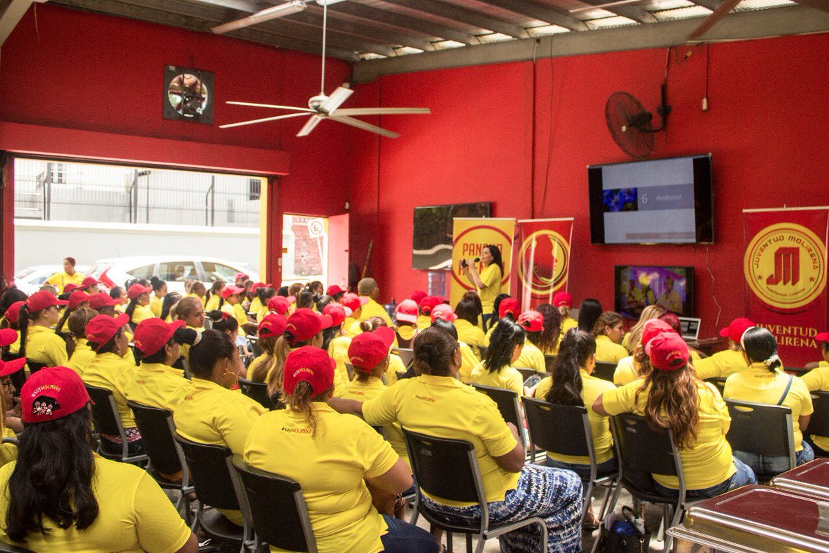 AlemanPancho's tweet photo. Excelente conversatorio y formación de nuestras dirigentes del @MolirenaInfo con @judymeana en #sanmiguelito Mujeres capacitándose para transformar la política #soymolirena #unpartidodeoportunidades https://t.co/oQbvo9ou5B