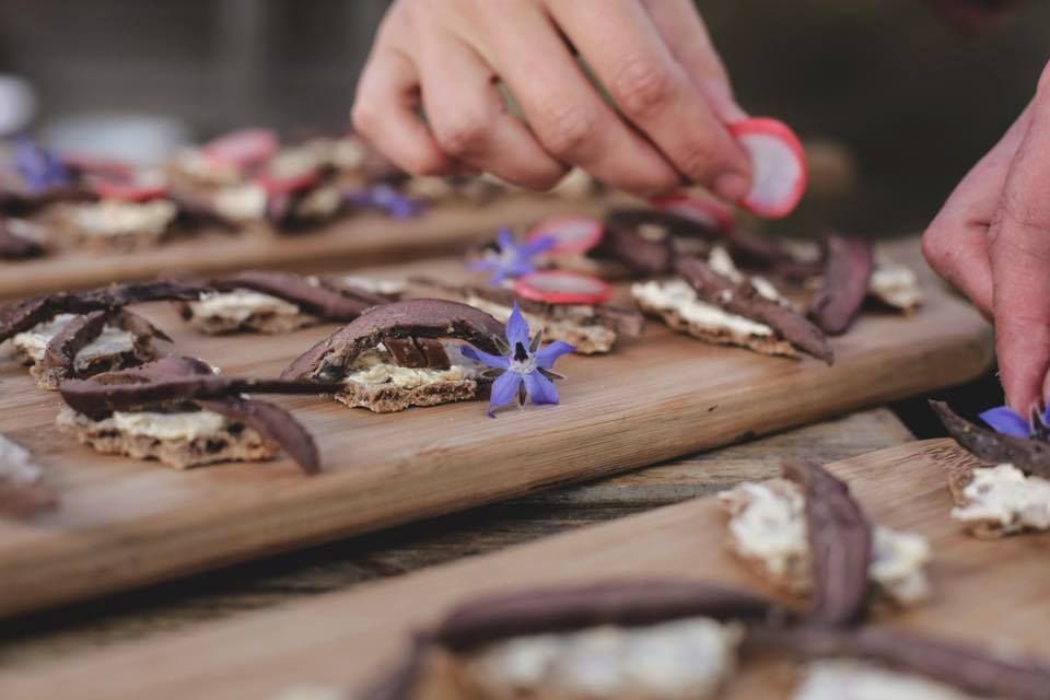 Last week’s canapés at Feast over Fire Supper Club by <a href="/thesaltboxuk/">The Salt Box</a> and <a href="/GooseberryField/">Gooseberry Glamping</a>  were Pigeon Pastrami, pickled radishes, rye crackers and wild borage   The pigeon was cured and smoked over apple wood.  Can't wait for Seafood feast on 6th June.  buff.ly/2FHwfNh