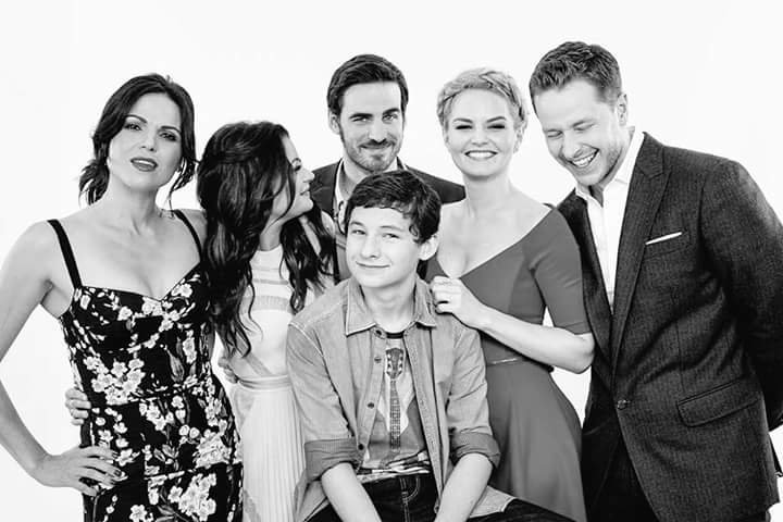 QueenOfRegal's tweet photo. #GoodbyeOUAT #Oncers #OnceUponATimeFinale @TheTionaHobson @roxystriar @SerafiniTV @Samd43 @MrDakotaTJones https://t.co/XecQ457rpa