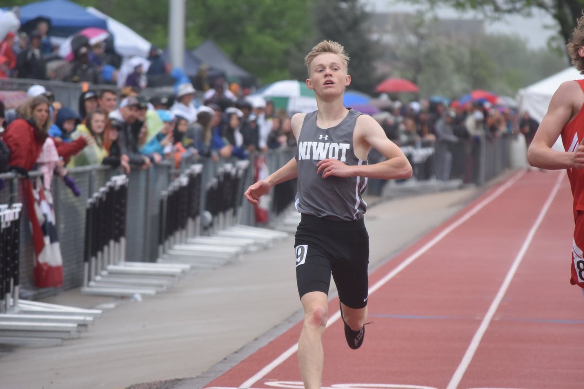 lefthandvc's tweet photo. Emrick Wells too 7th in the 400m after brother Oskar took 13th in the 1600. @niwotathletics @BoCoPreps @CHSAA https://t.co/B4R3Z1gb62