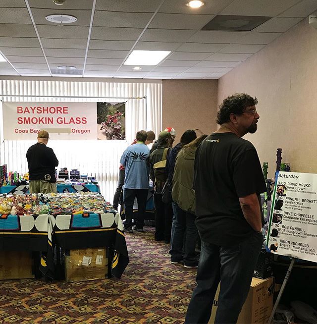 thcfair's tweet photo. Sponsor @bayshoresmokinglass is rockin at #thcfair come on down for Fair special pricing at the Red Lion #coosbay #celebrate #hemp #cannabis #legalweed #oregonweed #oregrown #oregoncoast #cannabiscommunity https://t.co/bQ82eS8Jlh https://t.co/u9RaPQI0Mi