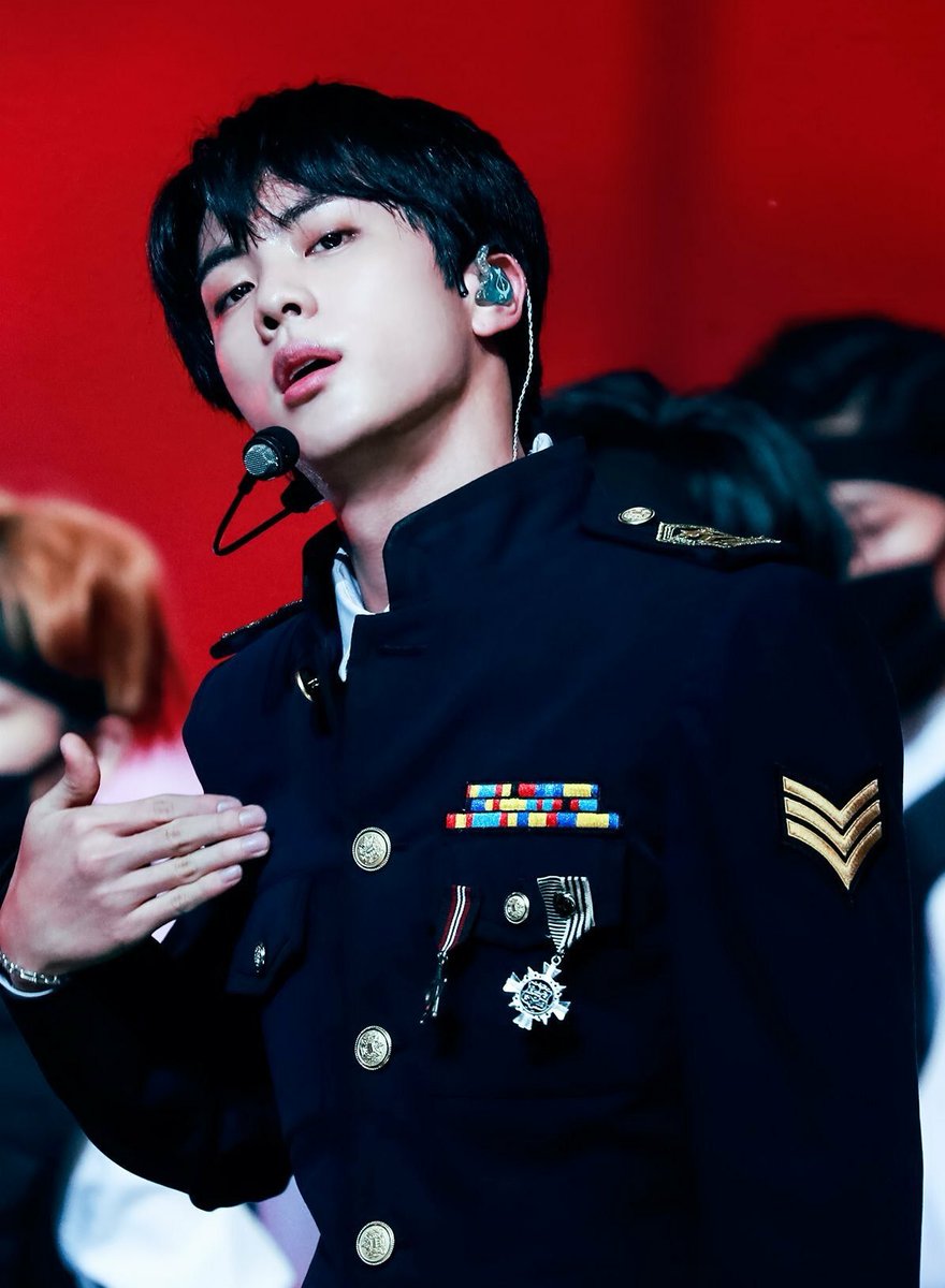 tttttttttt_88's tweet photo. ay Jin me matas con esa mirada 

@BTS_twt 
#PremiosMTVMiaw 
#MTVLAKPOPBTS 
#MTVLAFANARMYBTS https://t.co/fsjvpCON1w