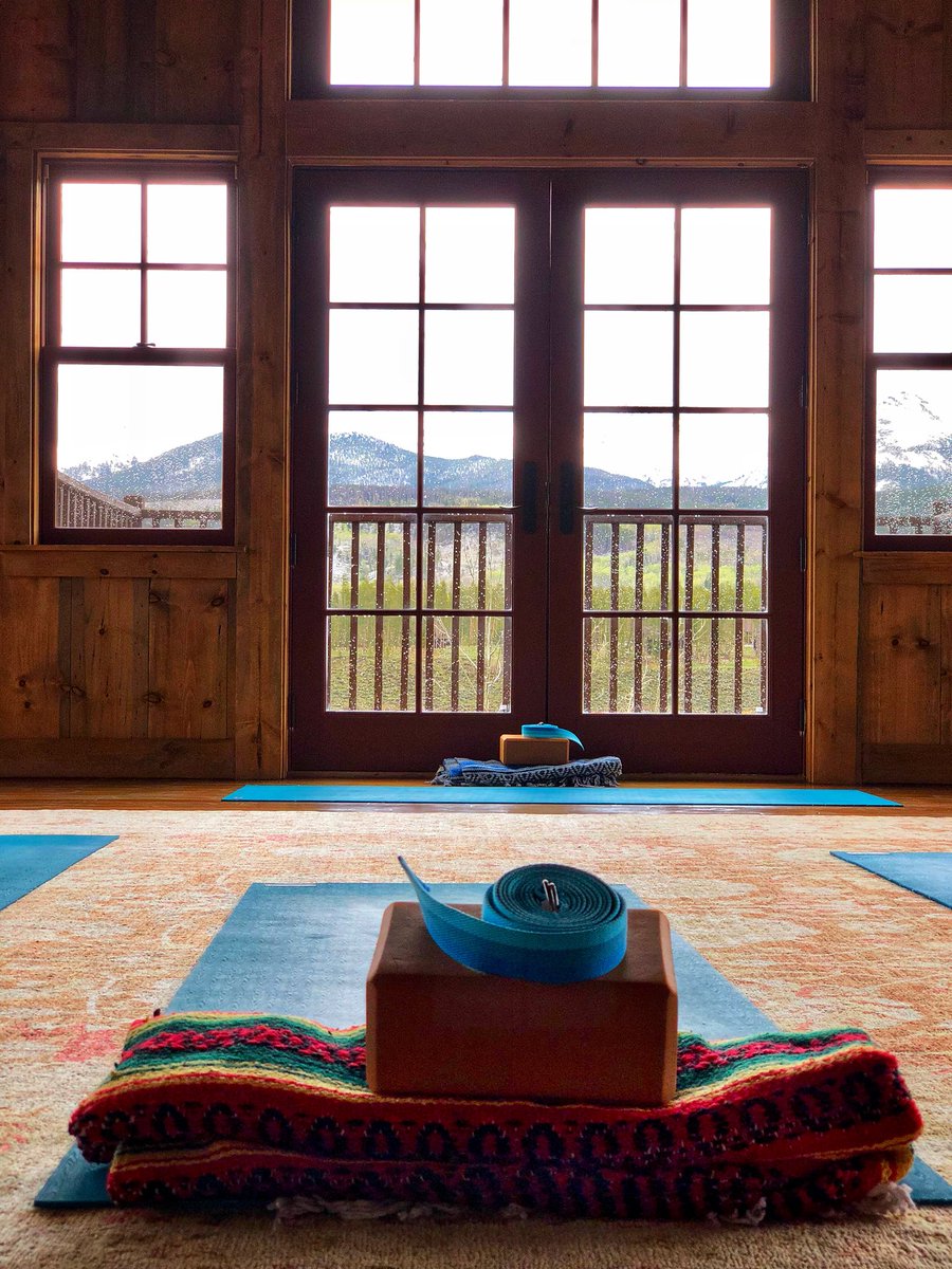 alison_parr's tweet image. Spectacular views everywhere...  including the yoga studio! #DevilsThumbRanch #Spa #Yoga