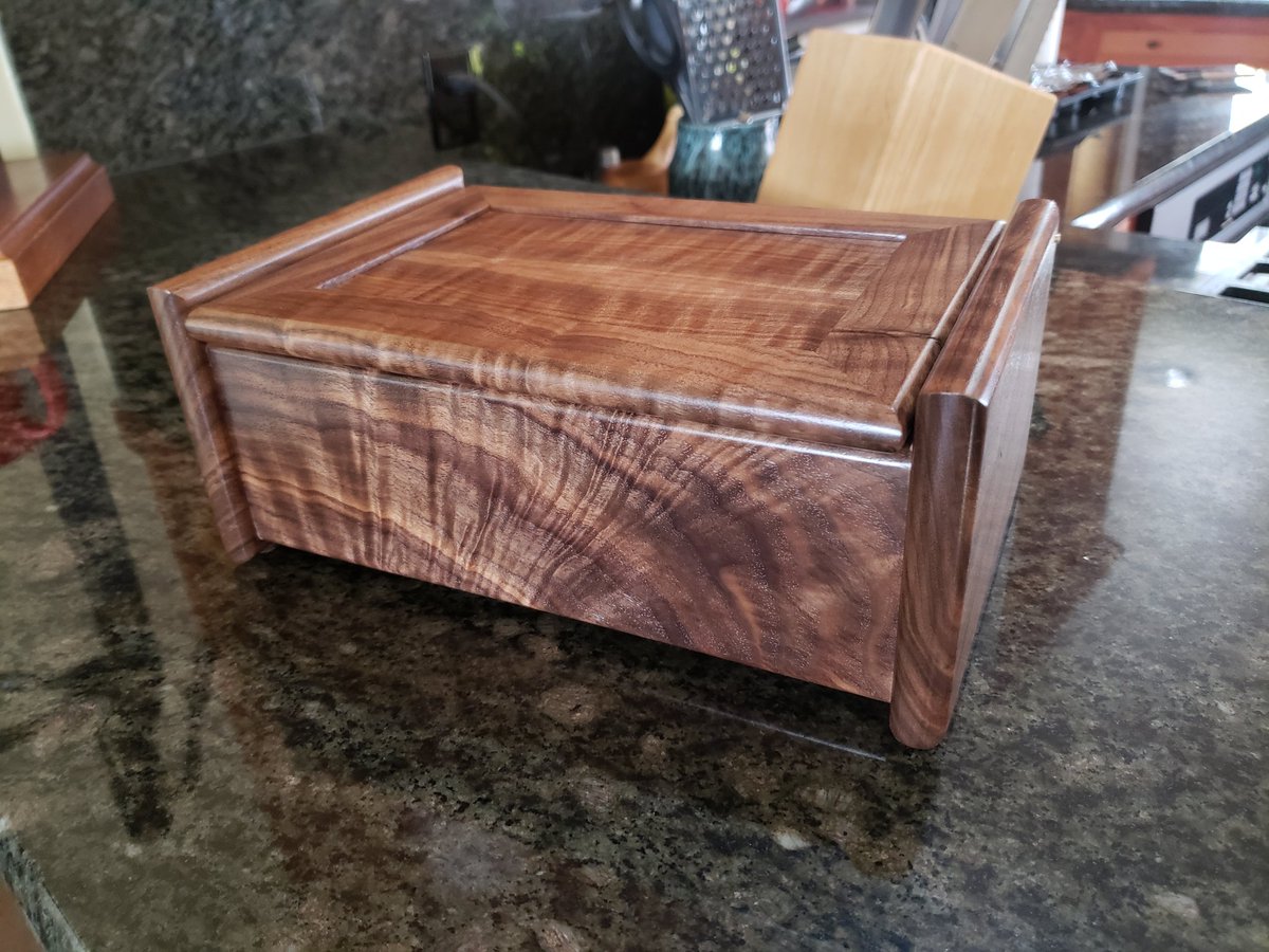 MartinCraftWood's tweet photo. Figured walnut keepsake box. #woodworking #gift #wedding #handmade #powermatic #festool https://t.co/wdjnNkZaPf