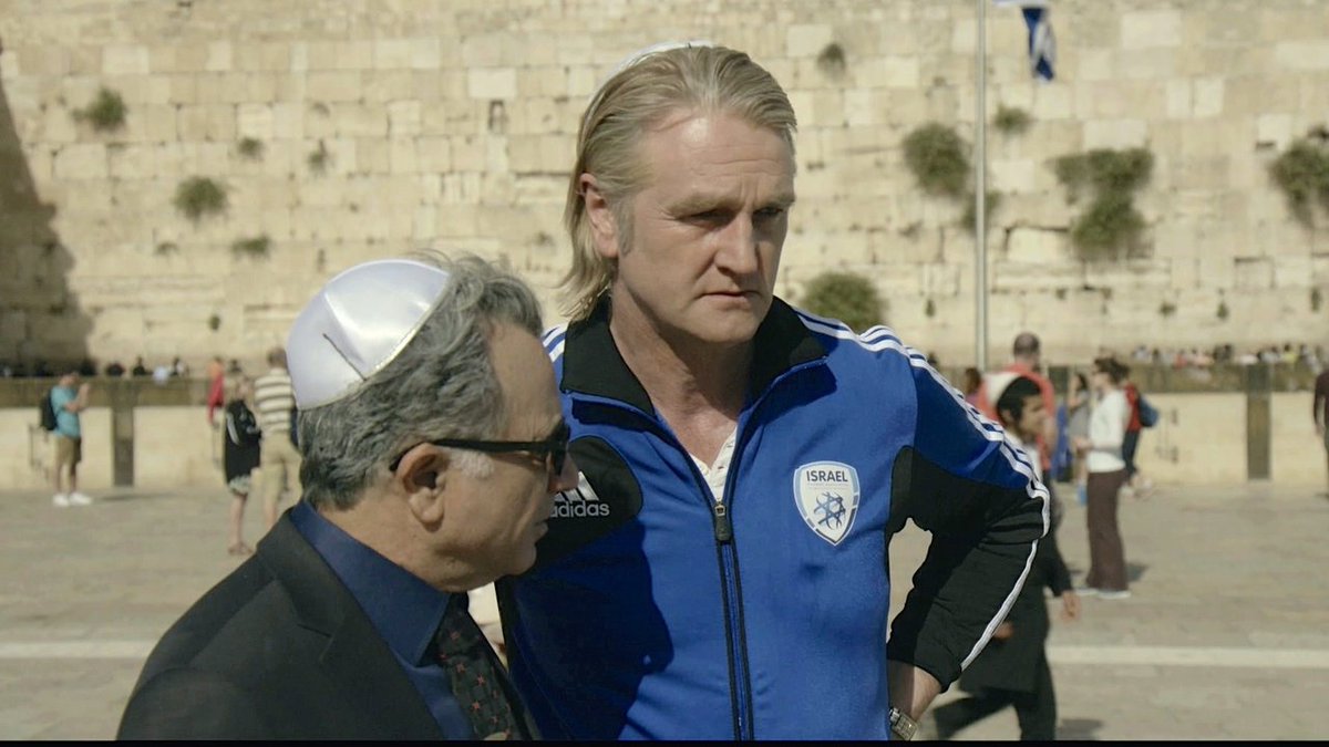 Wenn sich doch nur alle Konflikte durch ein Fußballspiel lösen ließen… ⚽️ #DasKleineFernsehspiel versucht Einigkeit zwischen #Israel und #Palästina herzustellen: zdf.de/filme/das-klei… via @ZDF_DKF