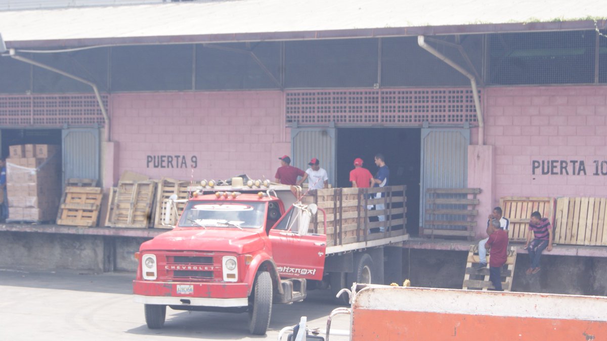 CedraLara's tweet image. estamos distribuyendo 6.115 Cajas @ClapOficial  para la Parroquia Tamaca, del municipio Iribarren, #TodoElPoderParaLosClap produccion y Abastecimiento. #JuntosPodemosMas