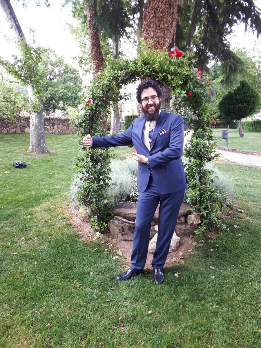 EduGoico's tweet photo. When you go to a wedding with 4 couples and you feel like @BarackObama #OBAMASELF https://t.co/IBXEnEpwxu