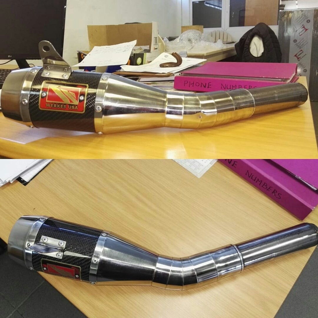 torque_dirty's tweet photo. Our client sent us pics of the reassembled spor bike exhaust we re-wrapped in carbon fibre. It came out great!

#carbon #fibre #wrapping #bike #exhaust #TDR #TorqueDirtyRacing #torquedirtytome https://t.co/TW4uHN6PIV