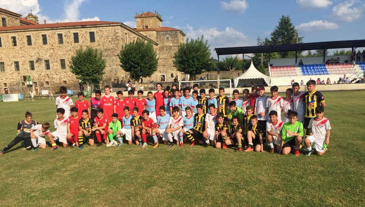 futgal's tweet photo. Xa temos ós 8 finalistas do #CtoGalegoF8
➡️Alevín: @CDeportivoLugo @RCDeportivo @Porrinoind @RCCelta
➡️Benxamín: @ClubCalasanz @RCDeportivo @pabelloncf_com @RCCelta 
➡️Prebenxamín: @VictoriaCF1943 @UralEspanol @AJ_Lerez @pabelloncf_com 
Noraboa a todos os participantes!! https://t.co/hnUbAOh6l4