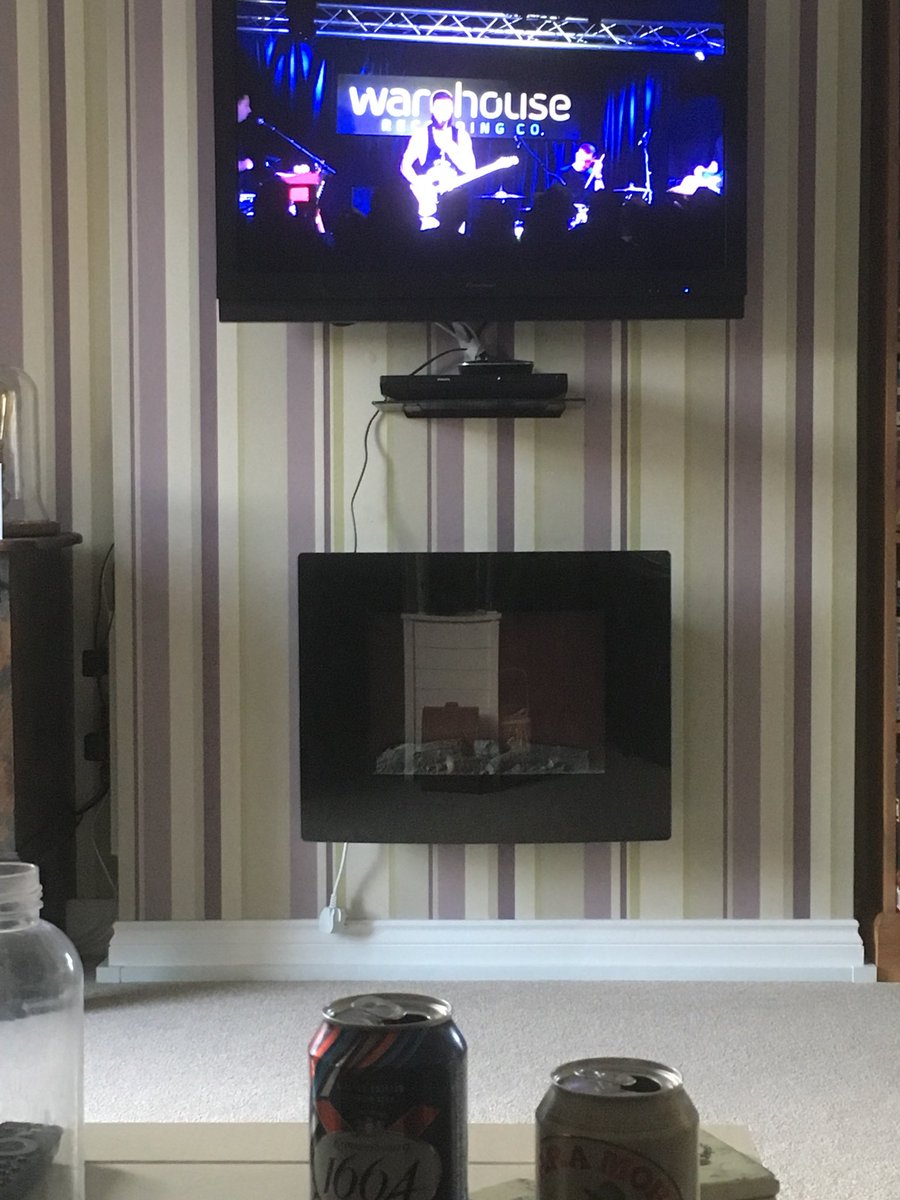 Beer <a href="/KrisBarrasBand/">Kris Barras Band</a> on DVD 🎸 #excusethewires #beerandblues