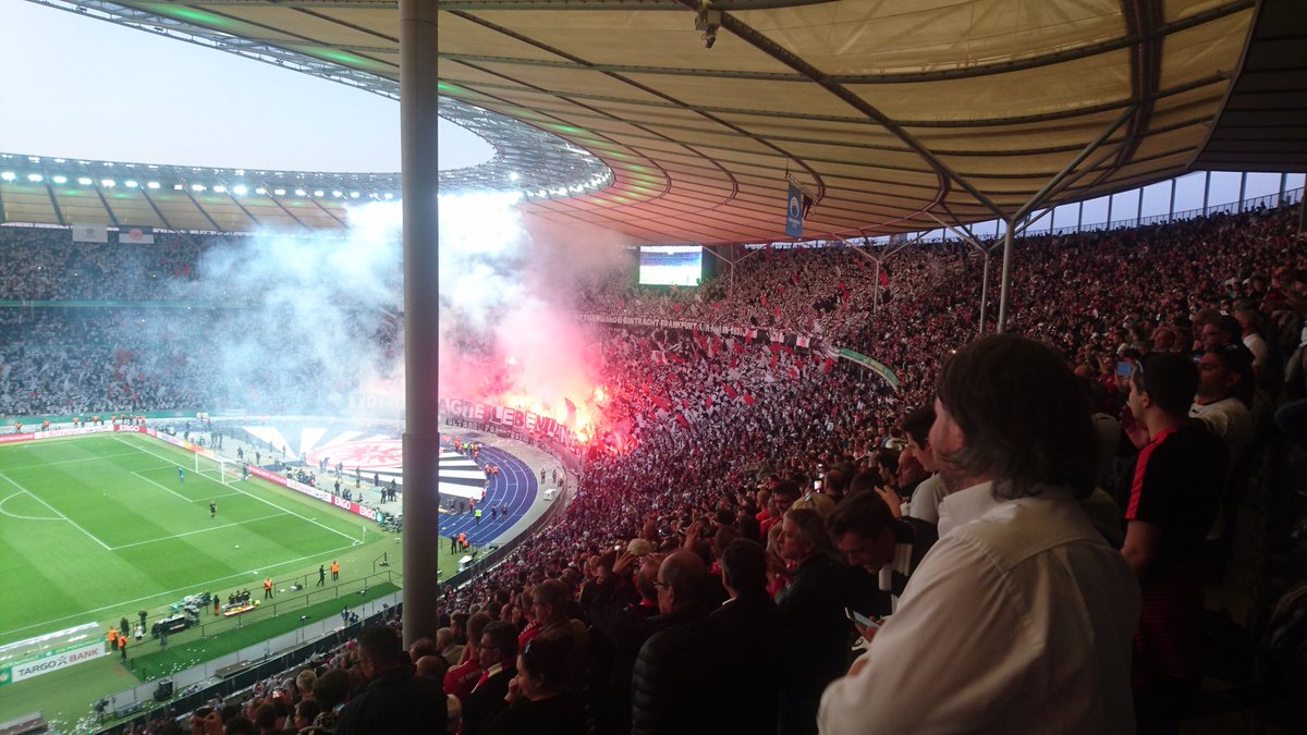 Axel Hesse (@axelhesse1) on Twitter photo Feuerwerk beim #Pokalfinale von beiden Fan-Gruppen. War lange geplant wg. Kartenpreis-erhöhungen. <a href="/SPORTBILD/">SPORT BILD</a> Feuerwerk beim #Pokalfinale von beiden Fan-Gruppen. War lange geplant wg. Kartenpreis-erhöhungen. <a href="/SPORTBILD/">SPORT BILD</a>