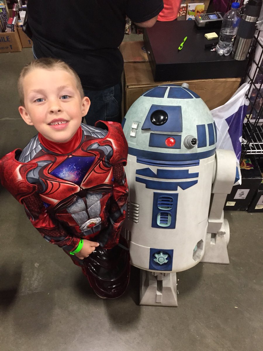 ClanMcClain77's tweet photo. WORTH IT!!!!! #MotorCityComicCon Family Day Out!!! https://t.co/a6TJ0El2nO