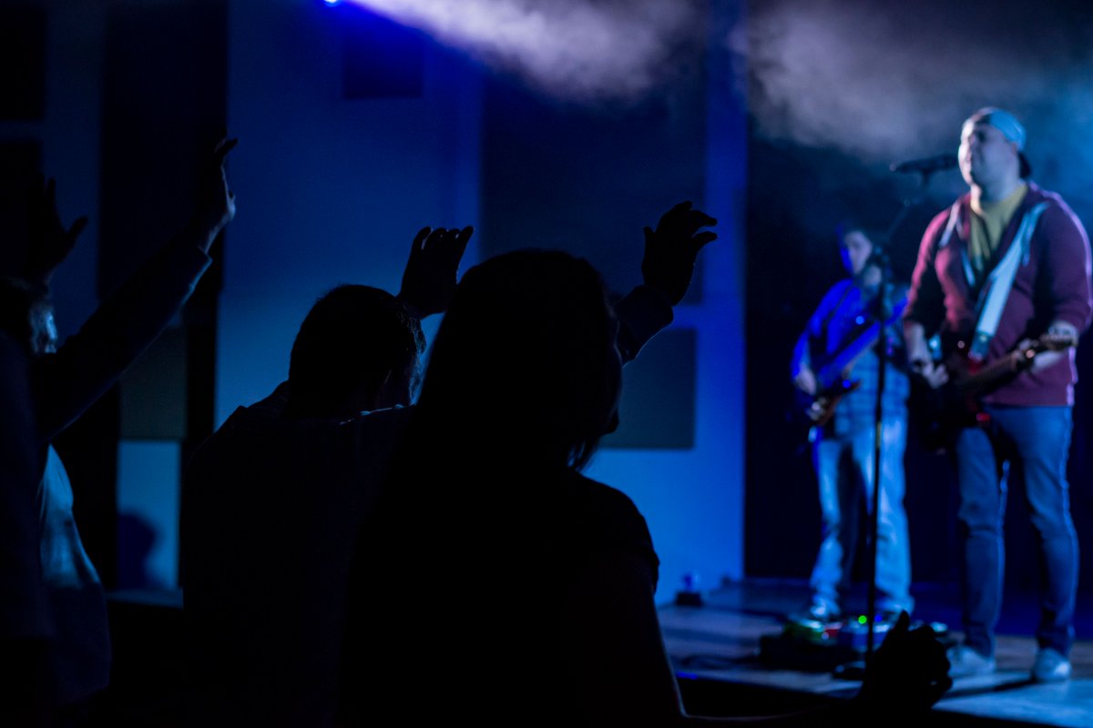 FV_Church's tweet photo. CHURCH: Where bodies are healed, hearts are surrendered, and lives are restored!
Who's ready to worship this weekend?!
#EPICseries #FVChurch https://t.co/pDL3WNtecY