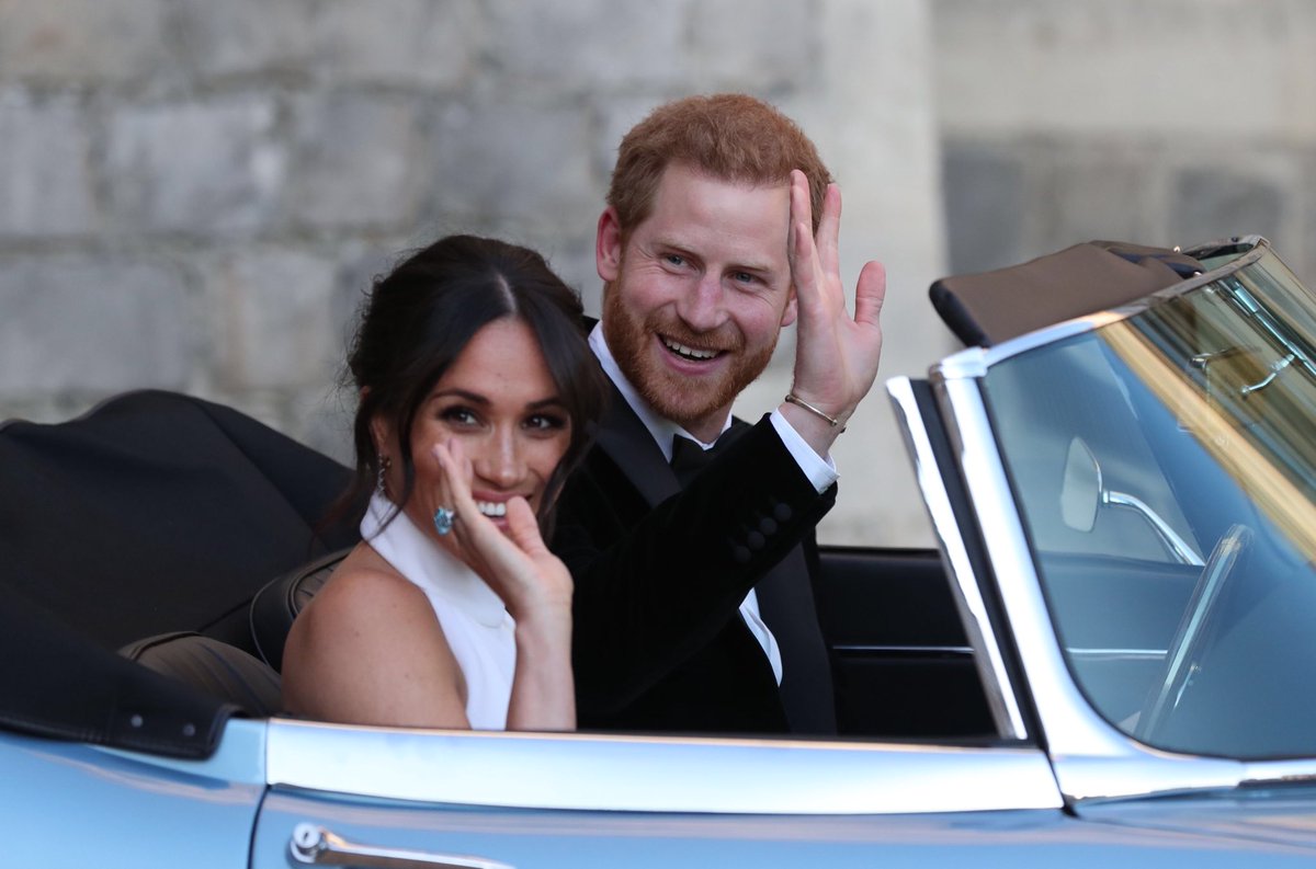 InStyle's tweet photo. JUST MARRIED. 💕 These two crazy kids are off to celebrate at the Frogmore House for a private reception.  #HarryAndMeghan #RoyalWedding https://t.co/klScfHg2oi