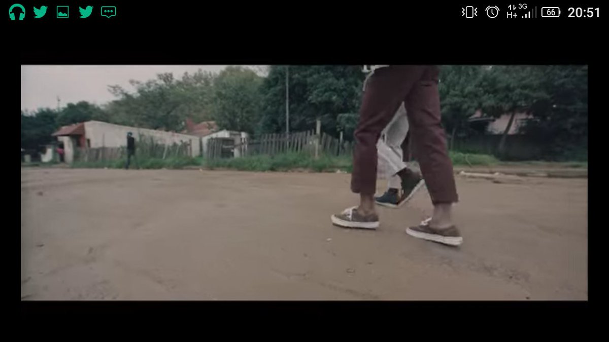 Ipeleng99's tweet photo. I missed the video air on #liveamp I had to see the #EmziniKaBabaVideo so I turned to YouTube @blaqdiamond150 you bring too much heat🔥🔥 https://t.co/vZzYNqOMMv