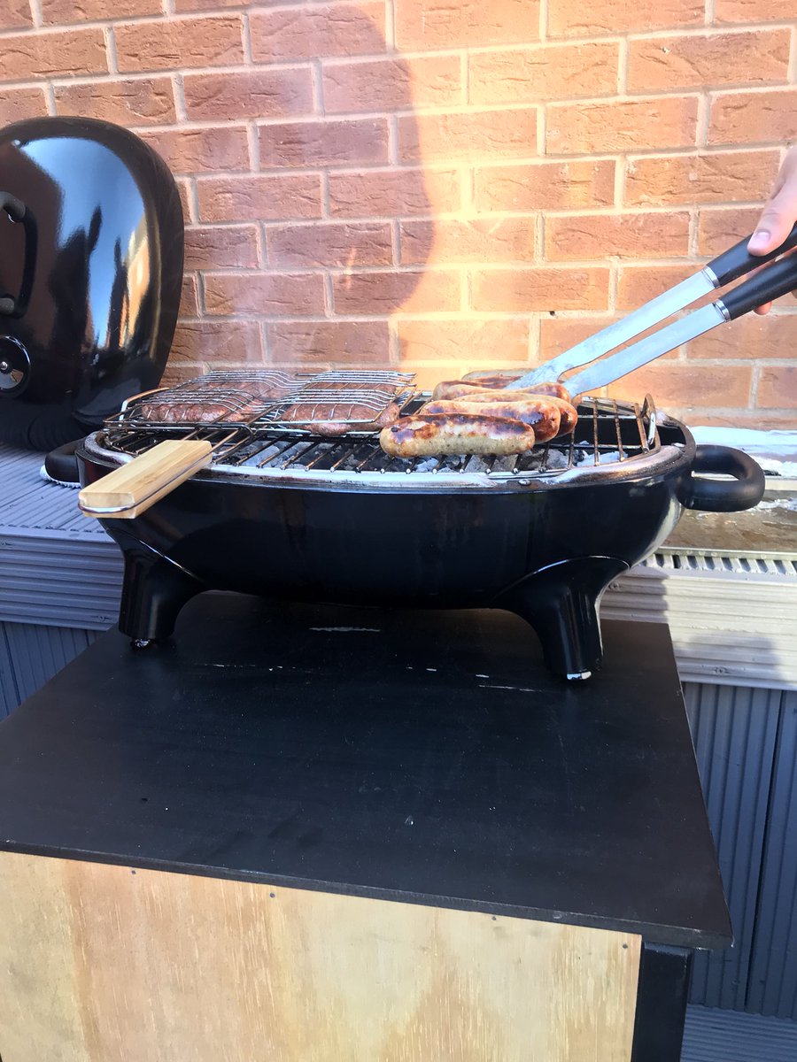 MissEllibobs's tweet photo. @IKEAUKSupport when is a bbq not a bbq? #legsmeltedoff #nolegs https://t.co/4XxYTFLfrP