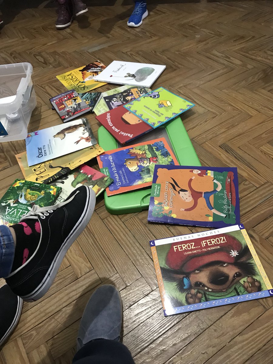 luchonunez07's tweet photo. Taller #JovenLector con voluntarios en Melo, pronto saldrán por diferentes instituciones a leer cuentos!! https://t.co/N9mdmXB7vf
